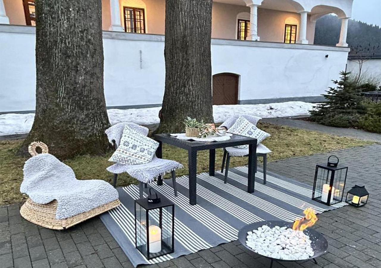 Kastiel Cicmany Hotell Exteriör bild