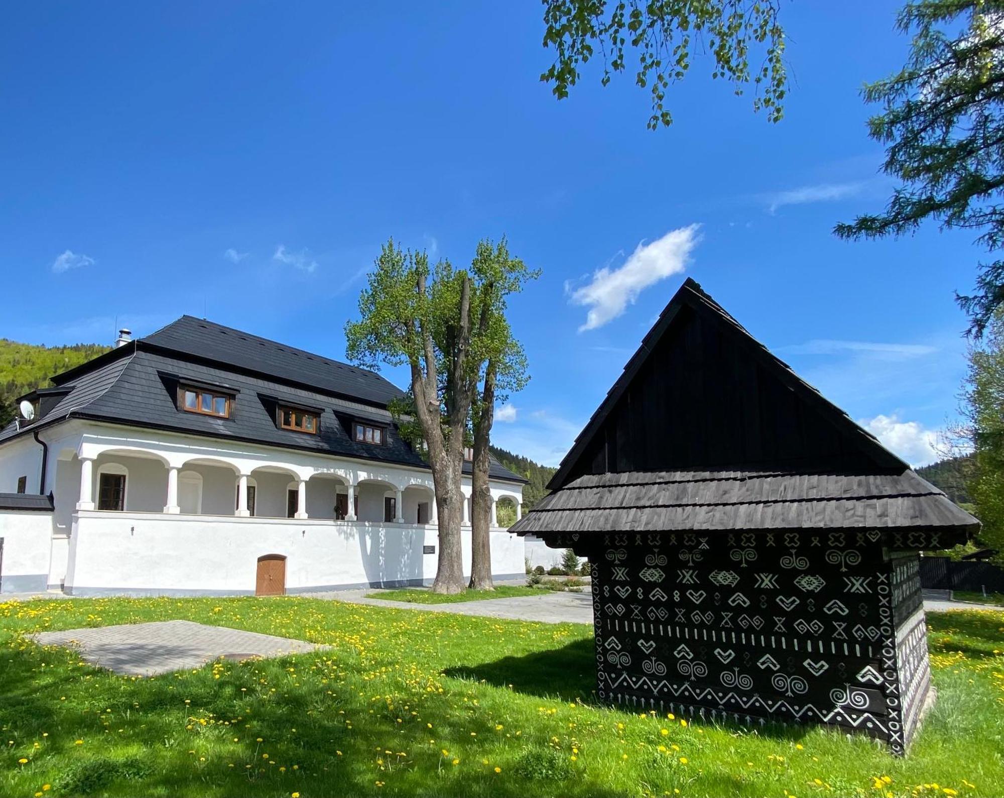 Kastiel Cicmany Hotell Exteriör bild